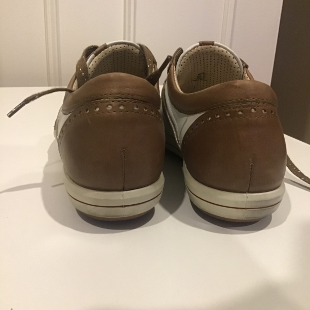 Sneakers - Picture 5 of 8